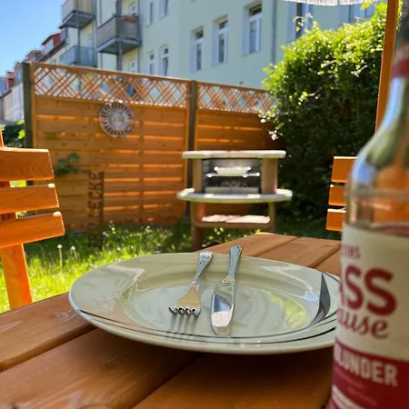 Apartment N&n - Stadt & Schlossblick Mit Eigenem Garten *