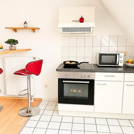 Apartment N&n - Stadt & Schlossblick Mit Eigenem Garten *